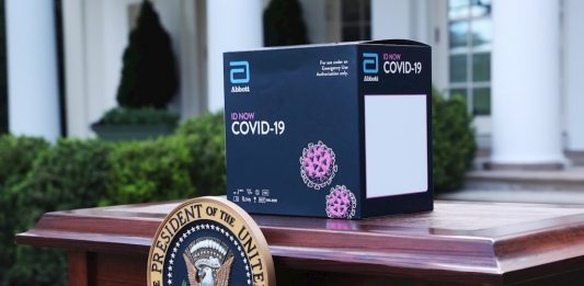 Las empresas con experiencia en el mercado de pruebas "en el hogar" comenzaron a anunciar a mediados de marzo que ofrecerían kits para diagnosticar el COVID-19 directo a los consumidores.