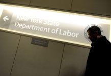 Una cantidad sin precedentes de 3,28 millones de personas solicitaron acogerse a las prestaciones por desempleo en Estados Unidos la semana pasada