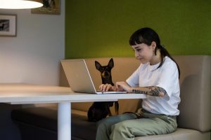 La pandemia del coronavirus ha obligado a muchas empresas a enviar a su personal a trabajar desde casa, pero esta no es una soluci&oacute;n para todos los segmentos de la fuerza laboral