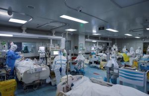 La Administraci&oacute;n estadounidense est&aacute; considerando la posibilidad de pagar a hospitales y m&eacute;dicos para que traten a pacientes con coronavirus que no tienen seguro sanitario.