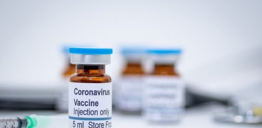 Los científicos de EE.UU. que crearon una vacuna experimental para COVID-19 lo hicieron en un tiempo récord de tres semanas.