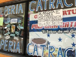 A la preocupaci&oacute;n por no poder pagar la renta o las facturas de los servicios p&uacute;blicos en EE.UU. porque el trabajo escasea o no existe se suma para "Dania" y "Luis" la de no poder seguir ayudando a sus familias.