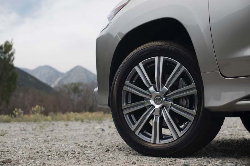 Lexus LX 570.