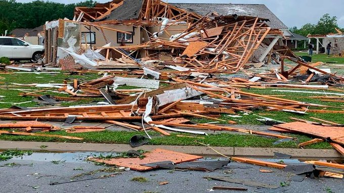 Las autoridades indicaron que los tornados y tormentas afectaron a un total de 18 condados en Mississippi, en los que han dejado a m&aacute;s de 72.000 personas sin acceso a la red el&eacute;ctrica.