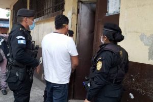 Las fuerzas de seguridad de Guatemala detuvieron este martes a un presunto narcotraficante solicitado por Estados Unidos para su extradici&oacute;n.
