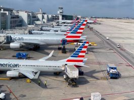 American Airlines reduce sus vuelos diarios desde Nueva York en un 95 % American Airlines recortará a únicamente ocho sus salidas diarias desde el aeropuerto de La Guardia y a tres desde el John F. Kennedy.