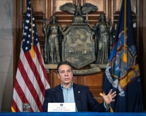 El COVID-19 ha causado en el estado de Nueva York, epicentro mundial de la pandemia, 4.159 muertes (594 m&aacute;s que el s&aacute;bado), mientras que 122.031 personas han sido contagiadas (8.327 m&aacute;s que el d&iacute;a anterior), anunci&oacute; este domingo el gobernador, Andrew Cuomo