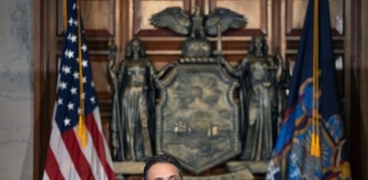 El COVID-19 ha causado en el estado de Nueva York, epicentro mundial de la pandemia, 4.159 muertes (594 más que el sábado), mientras que 122.031 personas han sido contagiadas (8.327 más que el día anterior), anunció este domingo el gobernador, Andrew Cuomo