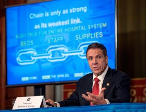 Andrew Cuomo, asegur&oacute; este jueves que har&aacute; m&aacute;s pruebas para la detecci&oacute;n del COVID-19 en barrios con amplias comunidades latinoamericanas y afroamericanas para "aprender" y saber por qu&eacute; el mayor &iacute;ndice de v&iacute;ctimas se registra en estos dos grupos.