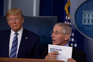 la disputa ha sido protagonizada por Pete Navarro, uno de los m&aacute;ximos asesores del presidente Trump, y el director del Instituto de Enfermedades Infecciosas, el doctor Anthony Fauci