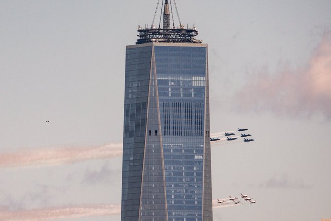 Los escuadrones acrobáticos "Thunderbirds" y "Blue Angels" han comenzado en la ciudad de los rascacielos un ejercicio que llevarán en las próximas semanas por todo el país.