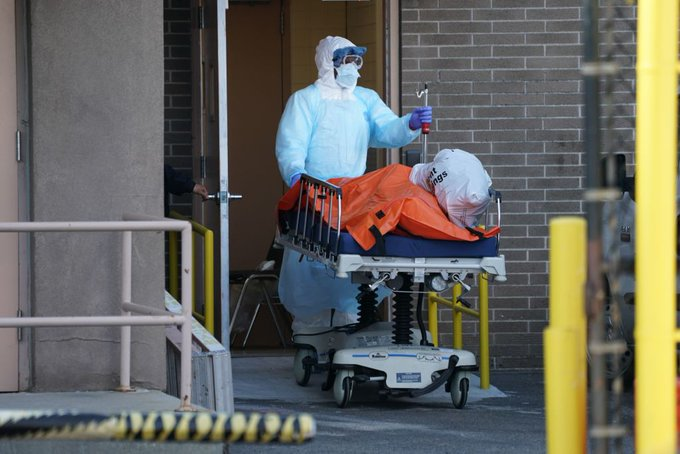 Cuomo anunció que la cifra diaria de muertes por el virus en el estado había caído a 540, frente a las 630 del día anterior. Fue el número diario más bajo en más de dos semanas.