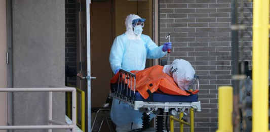 Cuomo anunció que la cifra diaria de muertes por el virus en el estado había caído a 540, frente a las 630 del día anterior. Fue el número diario más bajo en más de dos semanas.