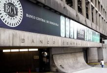 El Banco Central de Venezuela denunció este jueves que Estados Unidos y un grupo de diputados opositores al Gobierno de Nicolás Maduro le despojaron una cantidad de dinero