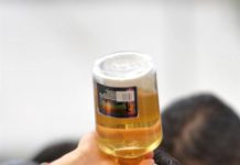 La Organización Mundial de la Salud alertó hoy con respecto al consumo de alcohol en medio de la crisis sanitaria causada por el coronavirus y desmintió que sirva para prevenir la enfermedad