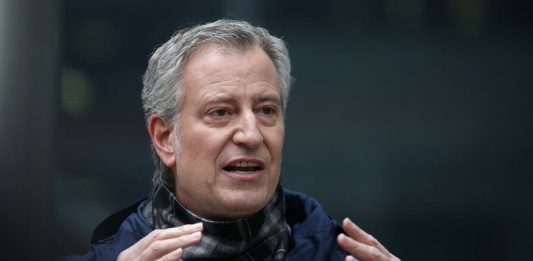 La ciudad de Nueva York, se está moviendo "en buena dirección" a juzgar por sus datos, dijo, Bill de Blasio, que pidió a la población mantener sus esfuerzos para contener la propagación.