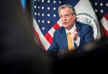 Alcalde de Nueva York dispersa multitudinario funeral de rabino ultraortodoxo Bill de Blasio, ordenó este martes la dispersión de un multitudinario funeral de un rabino jasídico en Brooklyn y cargó contra la comunidad ultraortodoxa