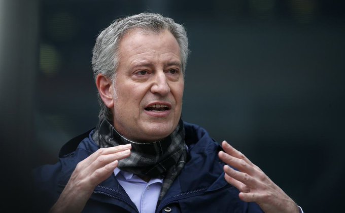 La ciudad de Nueva York, se est&aacute; moviendo "en buena direcci&oacute;n" a juzgar por sus datos, dijo, Bill de Blasio, que pidi&oacute; a la poblaci&oacute;n mantener sus esfuerzos para contener la propagaci&oacute;n.