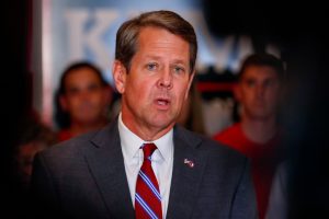Brian Kemp, dijo el miércoles que continuará con sus planes de reabrir ciertos sectores de la economía del estado a pesar de la emergencia por el coronavirus