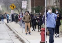 Demócratas dicen que el "racismo estructural" agrava el impacto del COVID-19 Schumer indicó que los latinos son sólo el 29 % de la población de Nueva York, pero entre ellos se ha registrado el 34 % de las muertes por el mal.