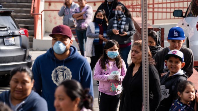 Las &oacute;rdenes de permanecer en casa fueron una respuesta feroz a dos realidades en conflicto: un coronavirus del que se sabe poco y que est&aacute; demostrando ser extremadamente mortal en poblaciones vulnerables y una infraestructura de salud p&uacute;blica marchita.