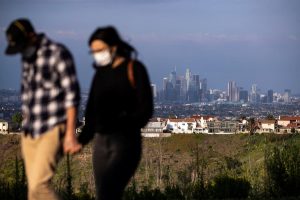 Una coalici&oacute;n de organizaciones y funcionarios de salud solicitaron este martes al gobernador de California, Gavin Newsom, que se recopilen los datos demogr&aacute;ficos de personas que se han hecho la prueba del coronavirus o han padecido la enfermedad COVID-19.