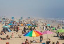 El gobernador de California, Gavin Newsom, ordenará próximamente el cierre de las playas del estado que estuvieron abarrotadas durante el pasado fin de semana