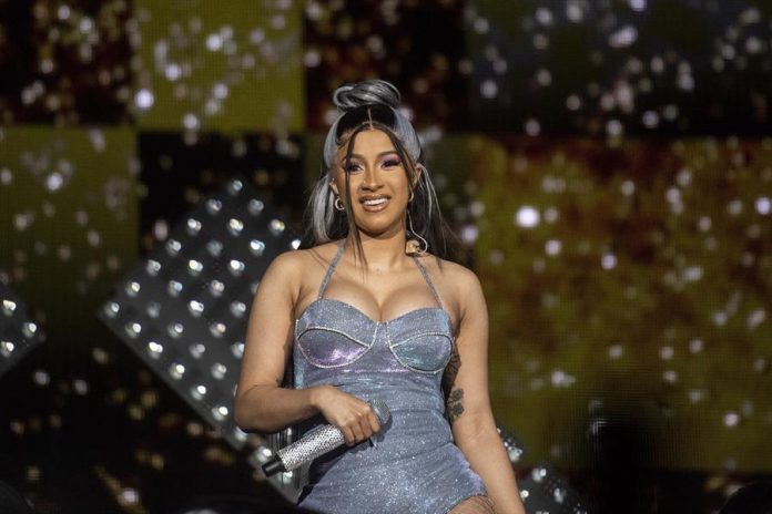 La cantante Cardi B anunció este miércoles que donará junto a la firma de moda 