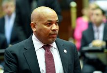 Asambleístas piden apoyo para fondos a delegación de Nueva York en Congreso Un grupo de asambleístas demócratas de Nueva York, encabezados por su presidente Carl Heastie, enviaron una carta a la delegación del estado en el Congreso en la que piden su apoyo para obtener ayuda ilimitada para el Gobierno estatal