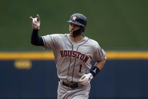 Los peloteros puertorrique&ntilde;os el parador en corto Carlos Correa y el receptor Mart&iacute;n Maldonado, ambos de los Astros de Houston, buscan llevar ayuda a su pa&iacute;s, que se encuentra en crisis debido a la pandemia del coronavirus.