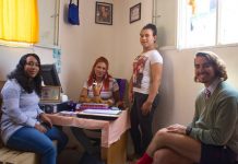 Sintecho mexicanos esquivan el hambre gracias a un solidario colectivo trans Casa de las Muñecas Tiresias se fundó en 2018 tras el asesinato dos años antes de la trabajadora sexual trans Paola Buenrostro.