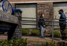 Casi 30 ancianos fallecen en residencia de Queens, epicentro del COVID-19 La crisis en Sapphire resalta el estado desesperado de los hogares de ancianos en Nueva York.