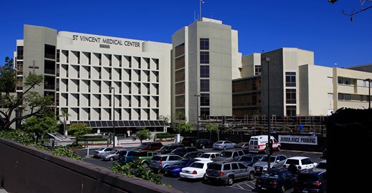 La reapertura del hospital se da un día después que en el condado se reportaran 31 decesos, el mayor número de muertes relacionadas con la enfermedad en esta área desde que se desató la pandemia.