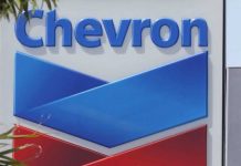 Gobierno Chevron "cesar gradualmente" su negocio petrolero en Venezuela Estados Unidos ordenó a Chevron "cesar gradualmente" sus actividades petroleras en Venezuela, le prohibió perforar o exportar crudo y exigió que reduzca sus operaciones.