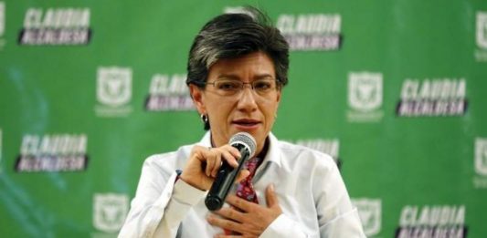 La alcaldesa de Bogotá, Claudia López, se defendió este viernes de quienes la acusan de xenofobia por exigir al Gobierno nacional resolver la necesidad de vivienda de los venezolanos radicados en la capital