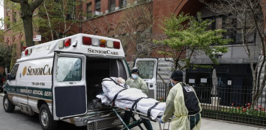 Centenares de residencias de ancianos en el estado de Nueva York han informado a las autoridades de múltiples fallecimientos de pacientes en sus instalaciones.