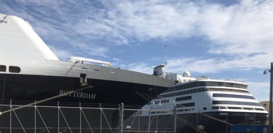 Los primeros pasajeros desembarcados de los cruceros Zaandam y Rotterdam, viajaron este viernes en vuelos chárter hacia distintos destinos.