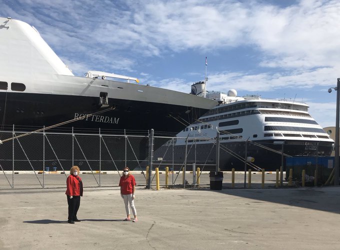 Los primeros pasajeros desembarcados de los cruceros Zaandam y Rotterdam, viajaron este viernes en vuelos ch&aacute;rter hacia distintos destinos.
