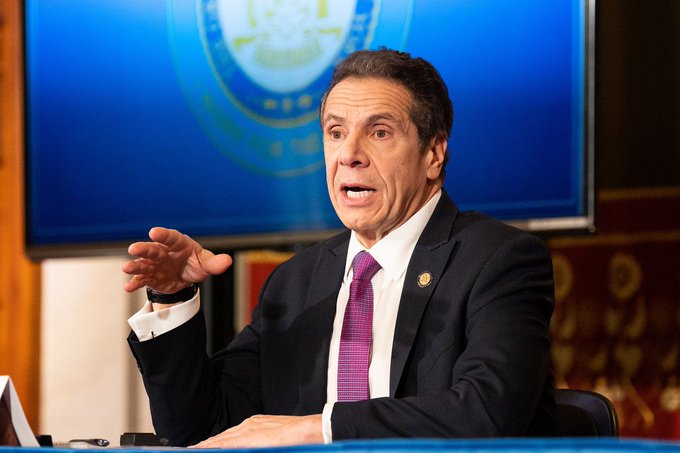 Cuomo, que mantiene una muy tensa relaci&oacute;n con el presidente del pa&iacute;s, sostiene que la reapertura paulatina de la econom&iacute;a en el pa&iacute;s debe ir acompa&ntilde;ada de una extensa campa&ntilde;a de an&aacute;lisis cl&iacute;nicos.