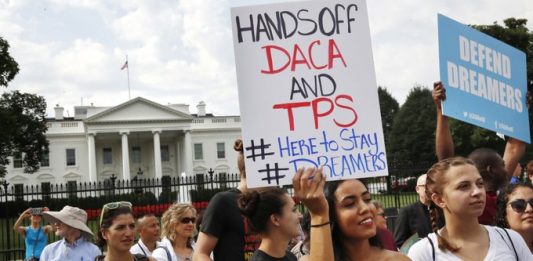 El Caucus Hispano en el Congreso advirtió que el Tribunal Supremo de Justicia puede dar pronto su fallo sobre un programa que ampara de la deportación a cientos de miles de migrantes.