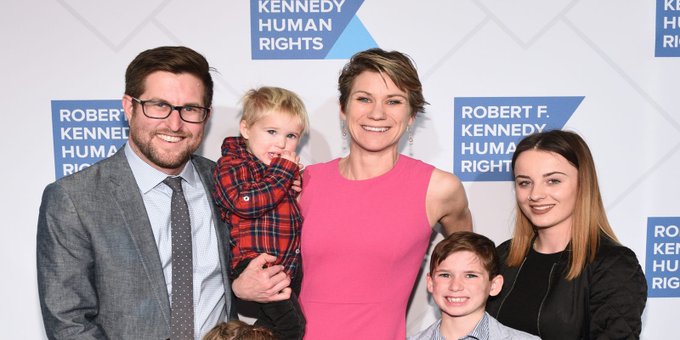 Los desaparecidos son Maeve Kennedy Townsend McKean, de 40 años, y si hijo Gideon, de 8 años.