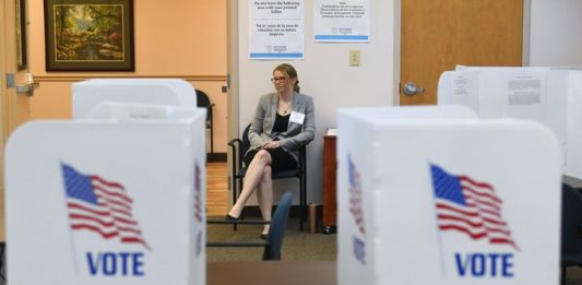 Con la acción legal, las organizaciones exigen al condado que proporcione "lo antes posible" las boletas bilingües a los residentes que hablen español para que puedan ser utilizadas en las elecciones primarias de Georgia.