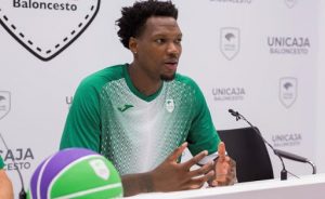 El ala-pívot estadounidense del Unicaja Deon Thompson se muestra "optimista" respecto a la situación generada por la pandemia de coronavirus