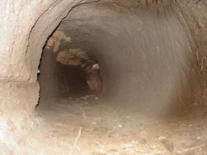 Un sofisticado t&uacute;nel que se extiende por debajo de la frontera entre M&eacute;xico y California fue descubierto junto con un cargamento de drogas 