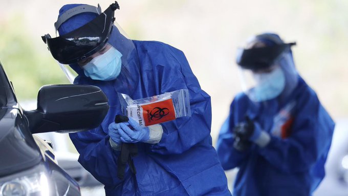 Las hospitalizaciones por COVID-19, que el jueves se cifraban en 2.298, han subido a 2.360.