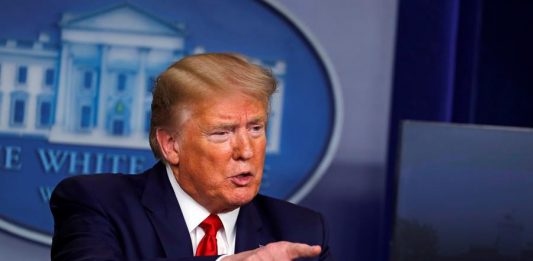 El presidente Donald Trump anunció este lunes a través de Twitter que suspenderá temporalmente la inmigración al país debido a la pandemia del COVID-19