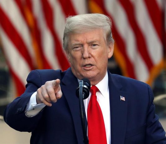 El presidente Donald Trump amenazó este jueves a China con aranceles y aseguró haber visto pruebas que le permiten afirmar con un alto grado de confianza que el nuevo coronavirus se originó en un laboratorio