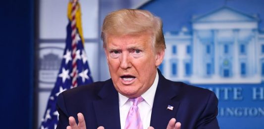 El presidente Donald Trump contempla ya una paulatina reapertura de la economía que podría iniciarse a comienzos de mayo.