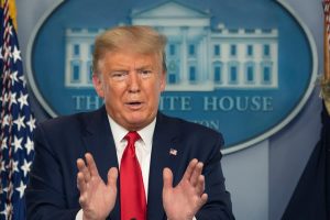 El presidente Donald Trump avisó este martes a la nación que las próximas dos o tres semanas serán "muy dolorosas"