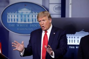 El presidente Donald Trump anunci&oacute; este lunes que mantendr&aacute; de forma indefinida la prohibici&oacute;n que rige desde hace un mes de ingresar al pa&iacute;s desde Europa a causa de la pandemia de COVID-19.